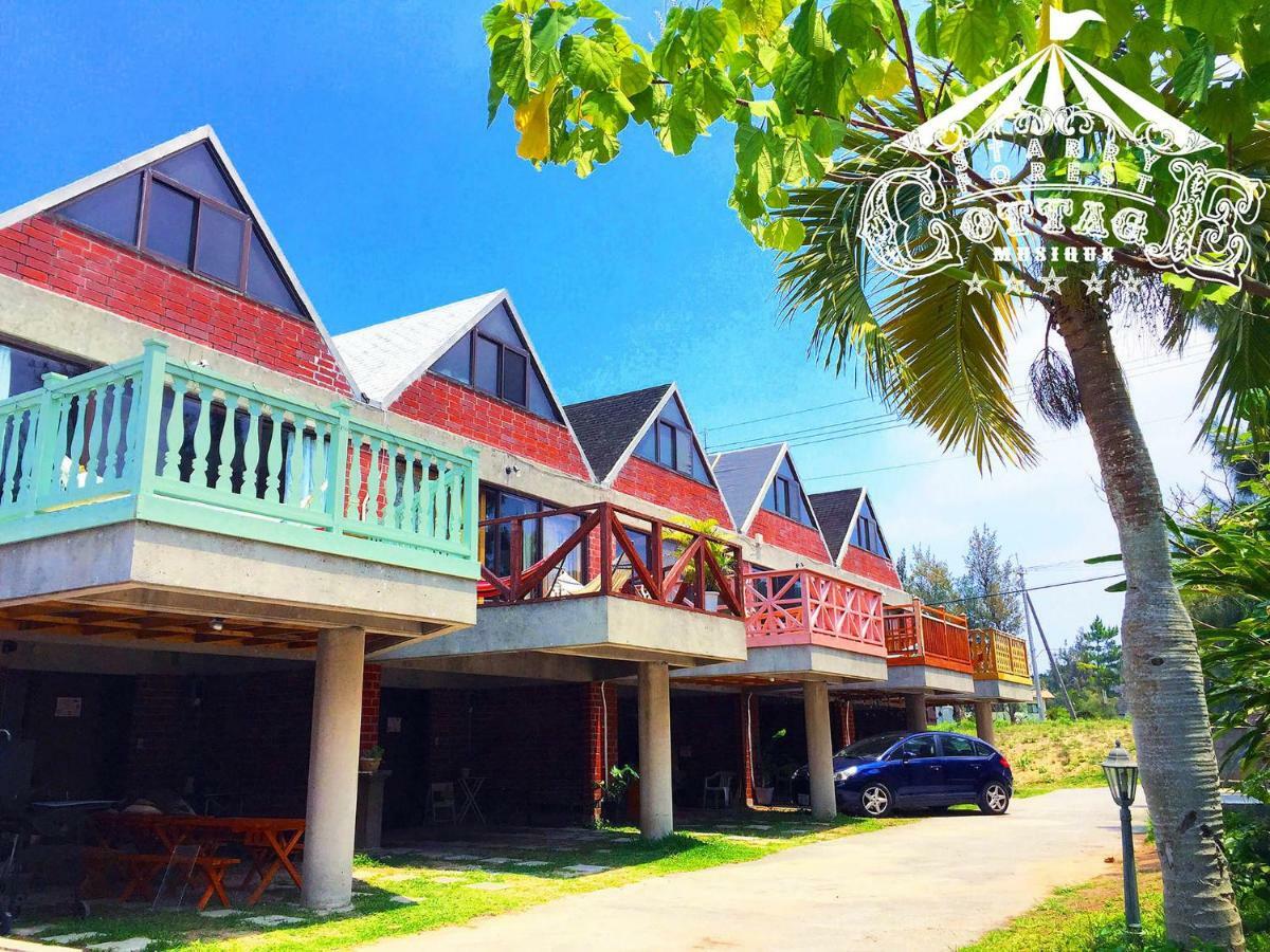 אונה 猫とピアノと星空のリゾートブティックコテージ - Starry Forest Cottage Okinawa - מראה חיצוני תמונה